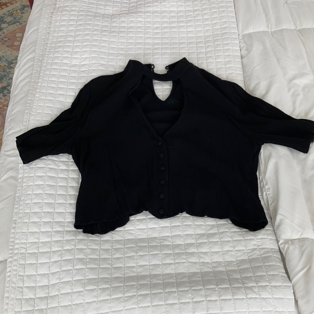 Low V black shirt